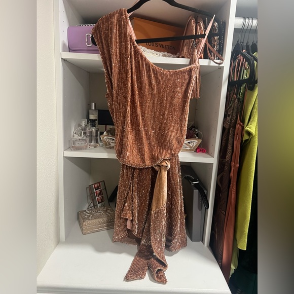 Retrofête The Ella Sequin Dress in Bronze. - Picture 5 of 6